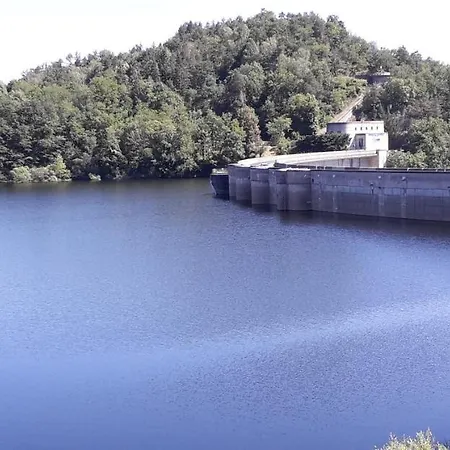 La Maison Au Coeur De L Auvergne 度假居