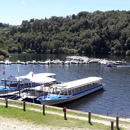 La Maison Au Coeur De L Auvergne 度假居